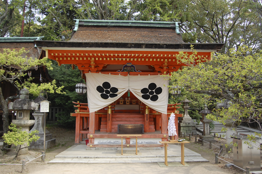 地主神社・老松社檜皮葺御屋根修復