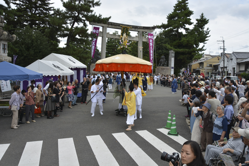瑞饋祭花傘、担い茶屋復興